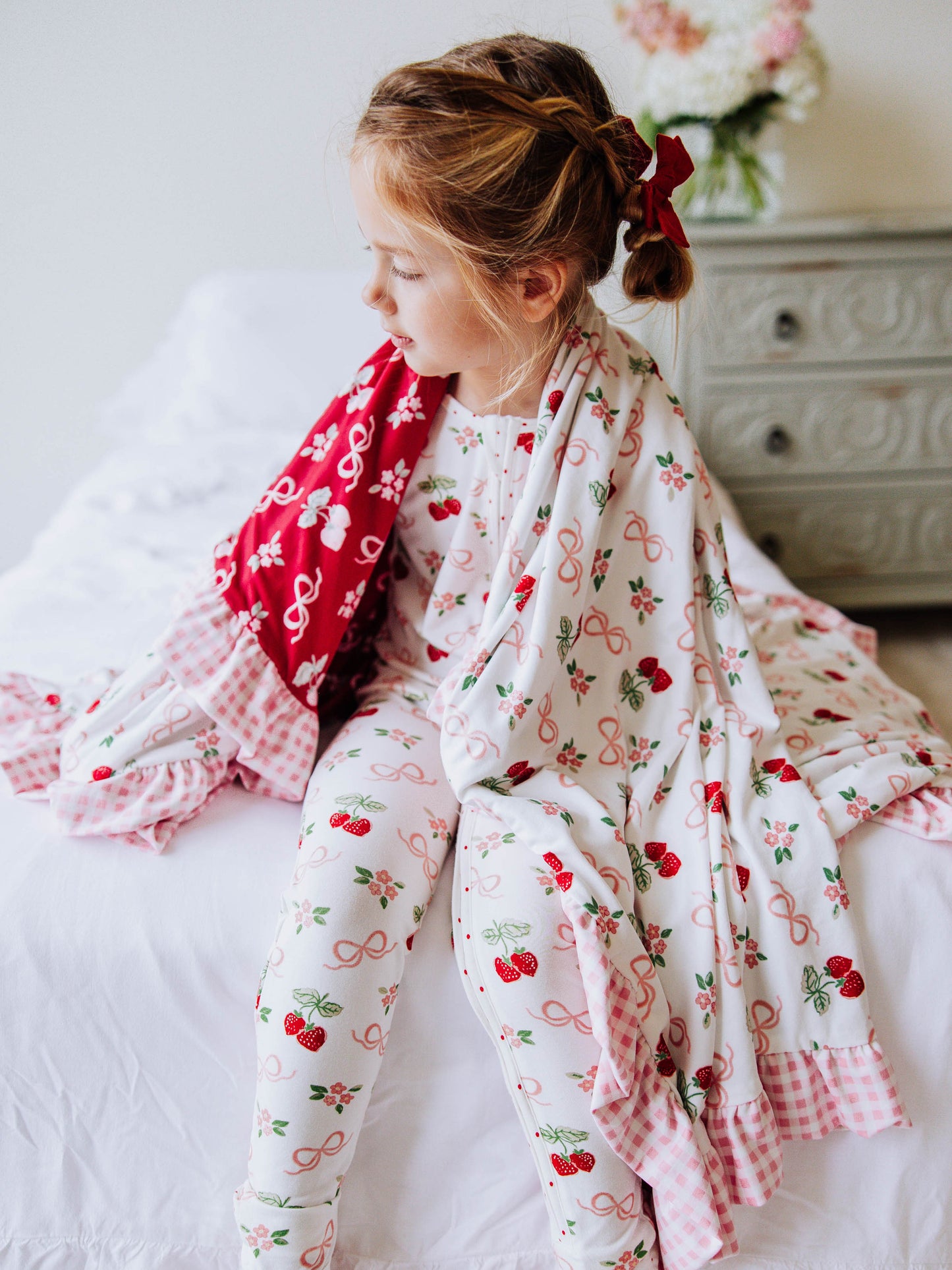 Dreamer Ruffled Blanket - Sweet Berry Bows