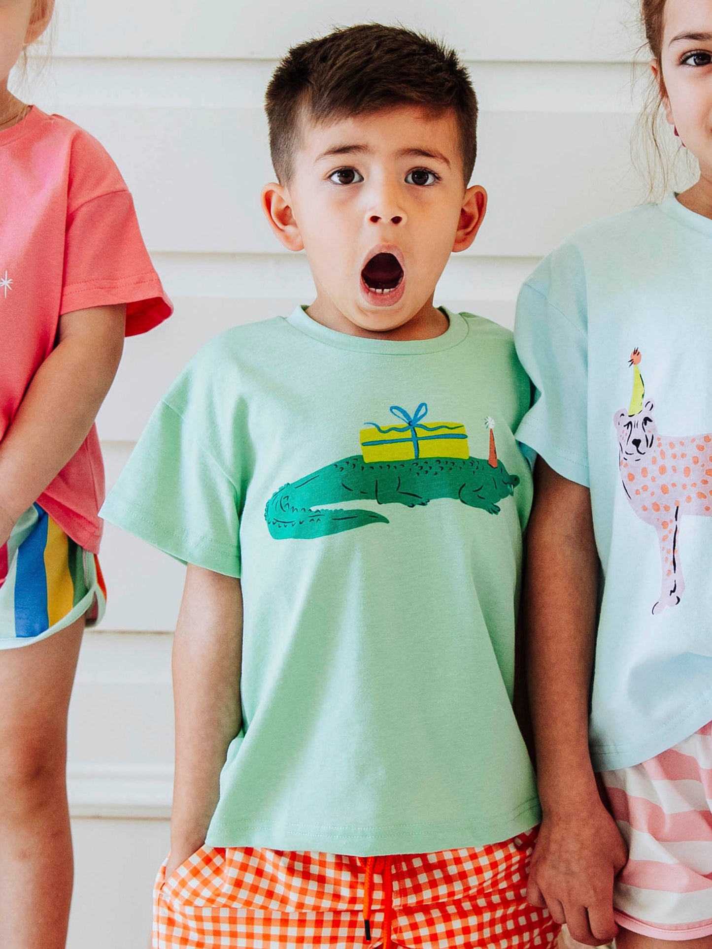 Graphic Tee - Gifting Crocodile