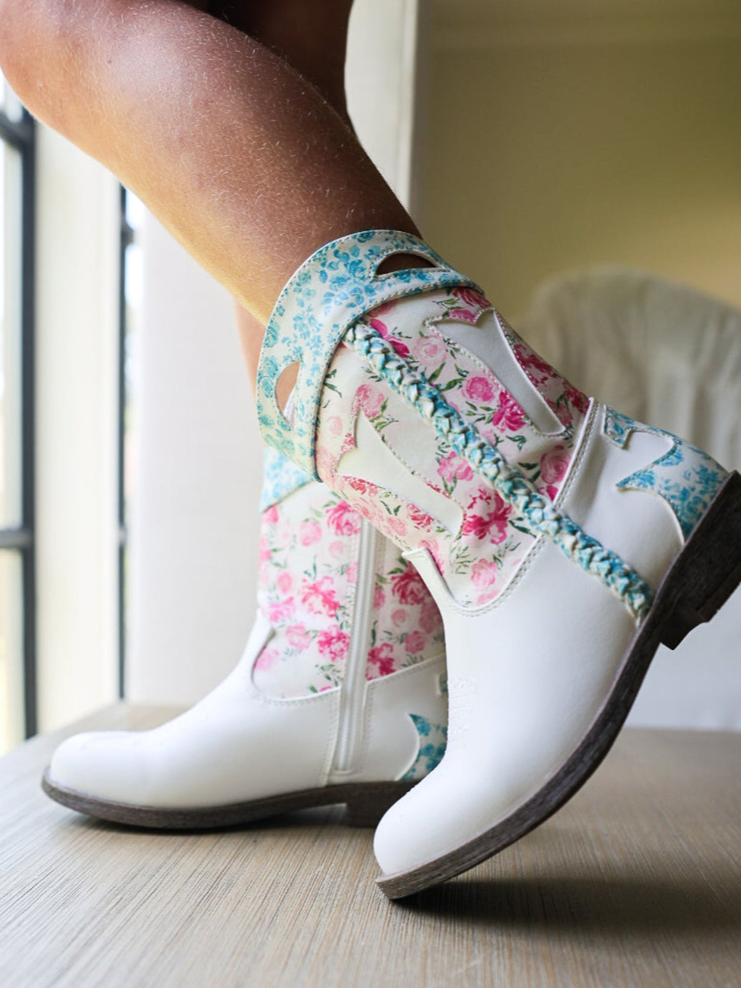 Cowgirl Boots - Wild Roses