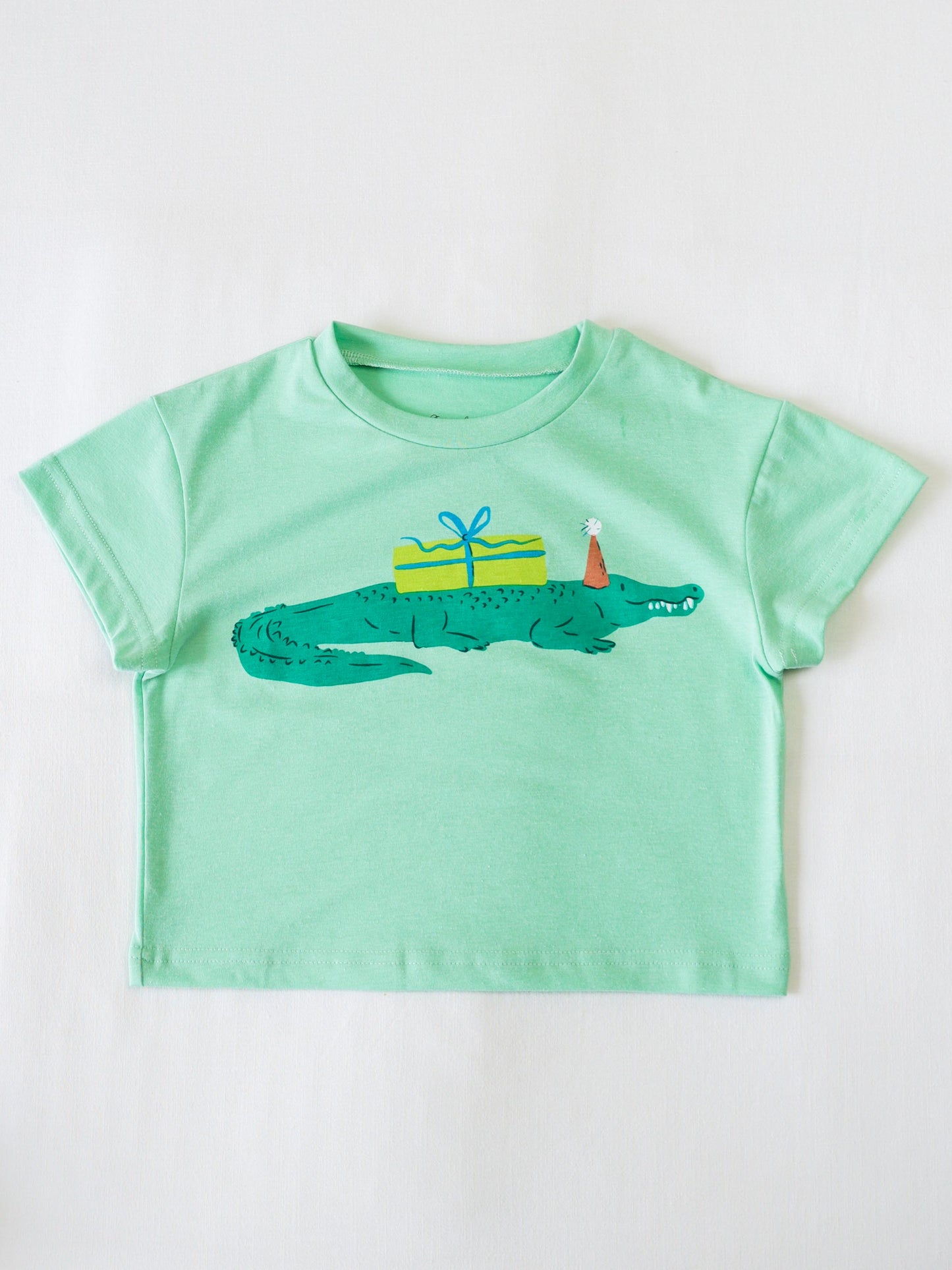 Graphic Tee - Gifting Crocodile