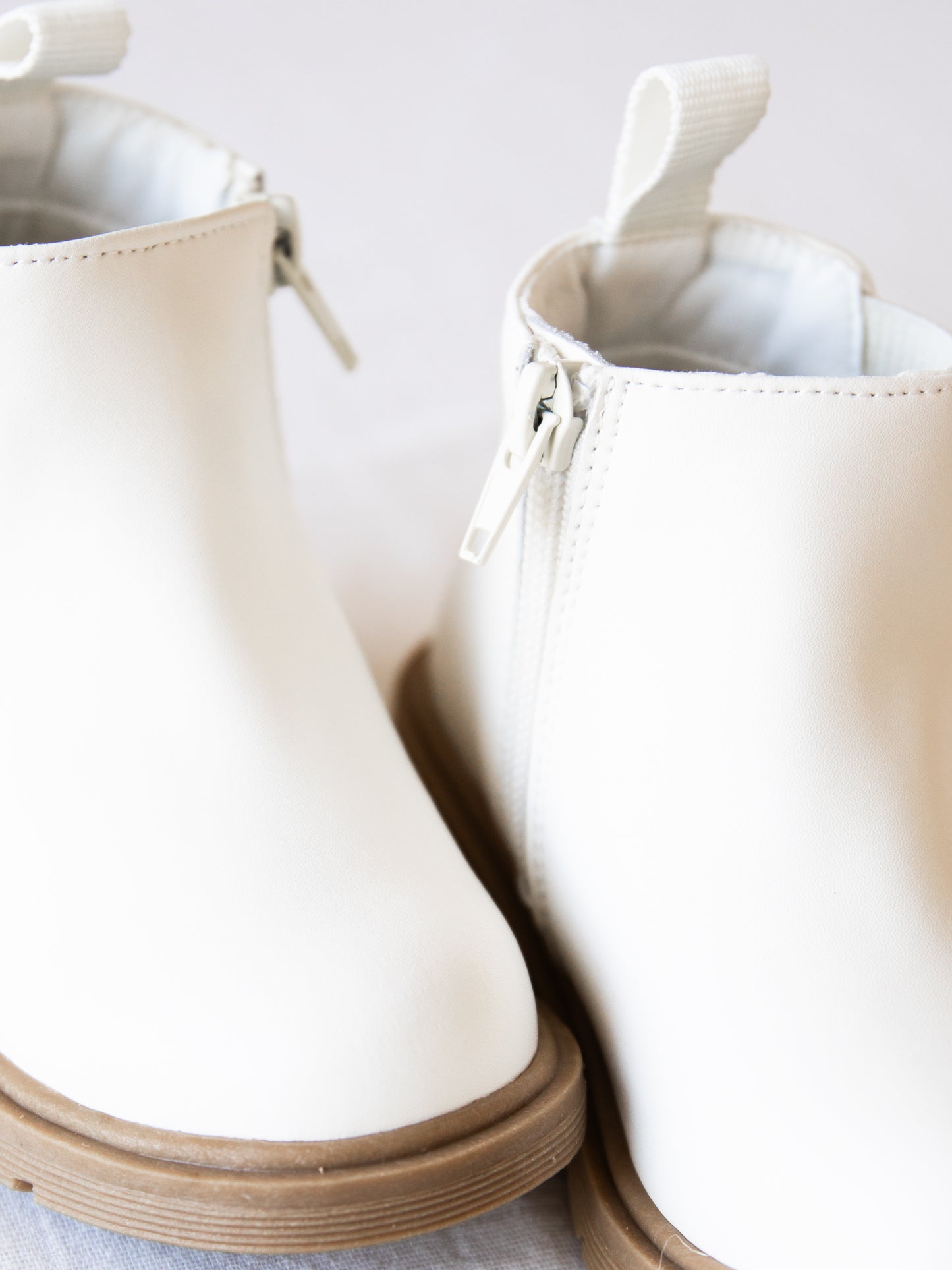 Chelsea Boots - Ivory