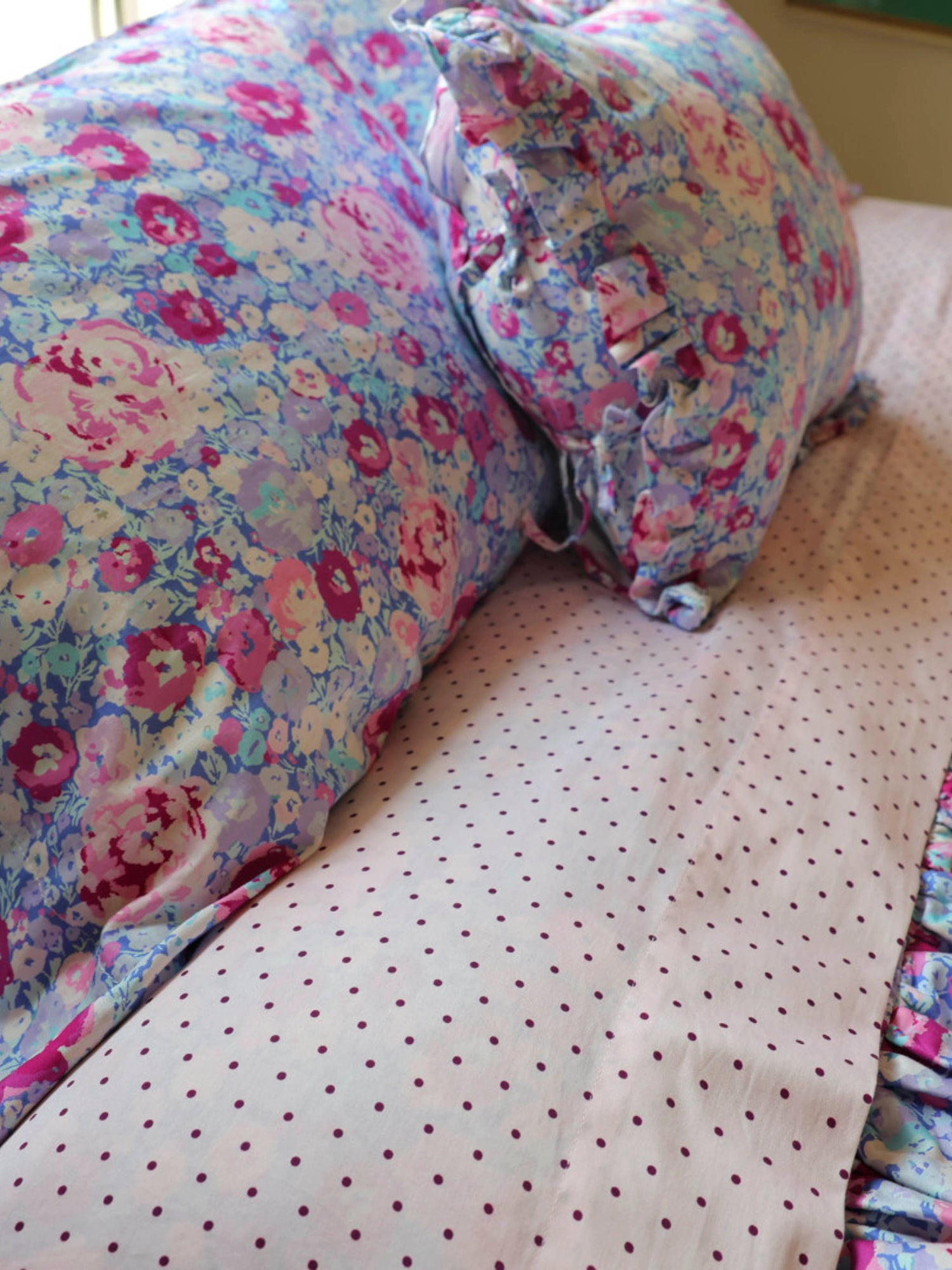 Brighten up any bedroom with our Pink Polka Dot Sheet Set, designed for sweetness, softness, and everyday comfort. Featuring a charming blush-pink base sprinkled with tiny, delicate polka dots, this set adds a playful yet polished touch to your child’s bedding. Crafted from smooth, breathable fabric, these sheets keep little sleepers cozy through every season. The lightweight weave offers a soft-to-the-touch feel, while the durable construction ensures long-lasting quality wash after wash. 