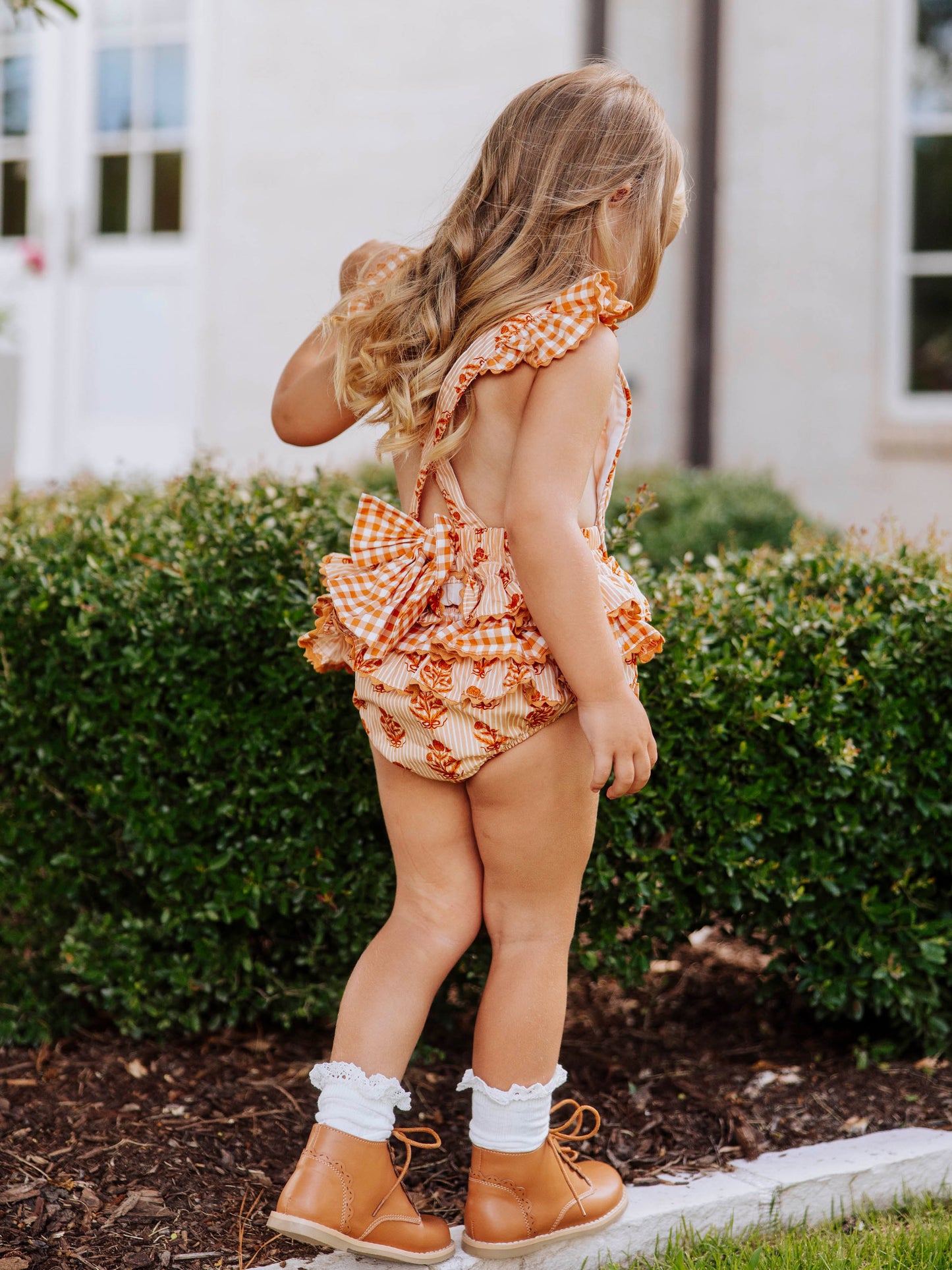 Vintage Bow Bubble - Golden Nostalgia