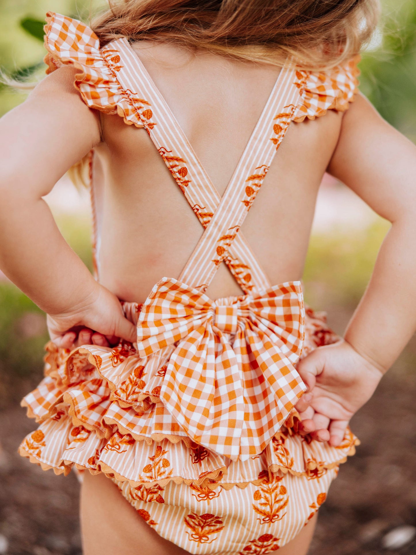 Vintage Bow Bubble - Golden Nostalgia
