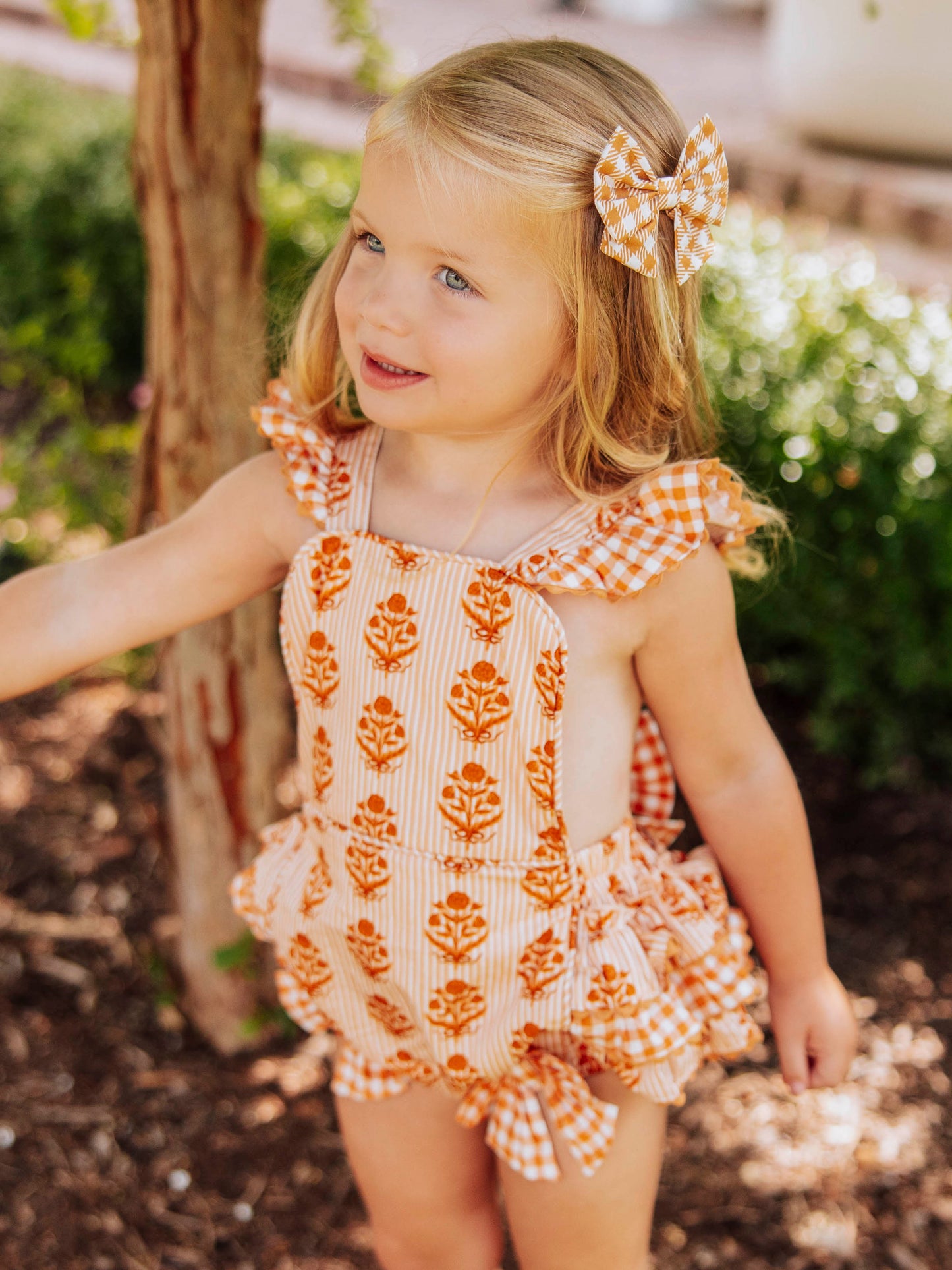 Vintage Bow Bubble - Golden Nostalgia