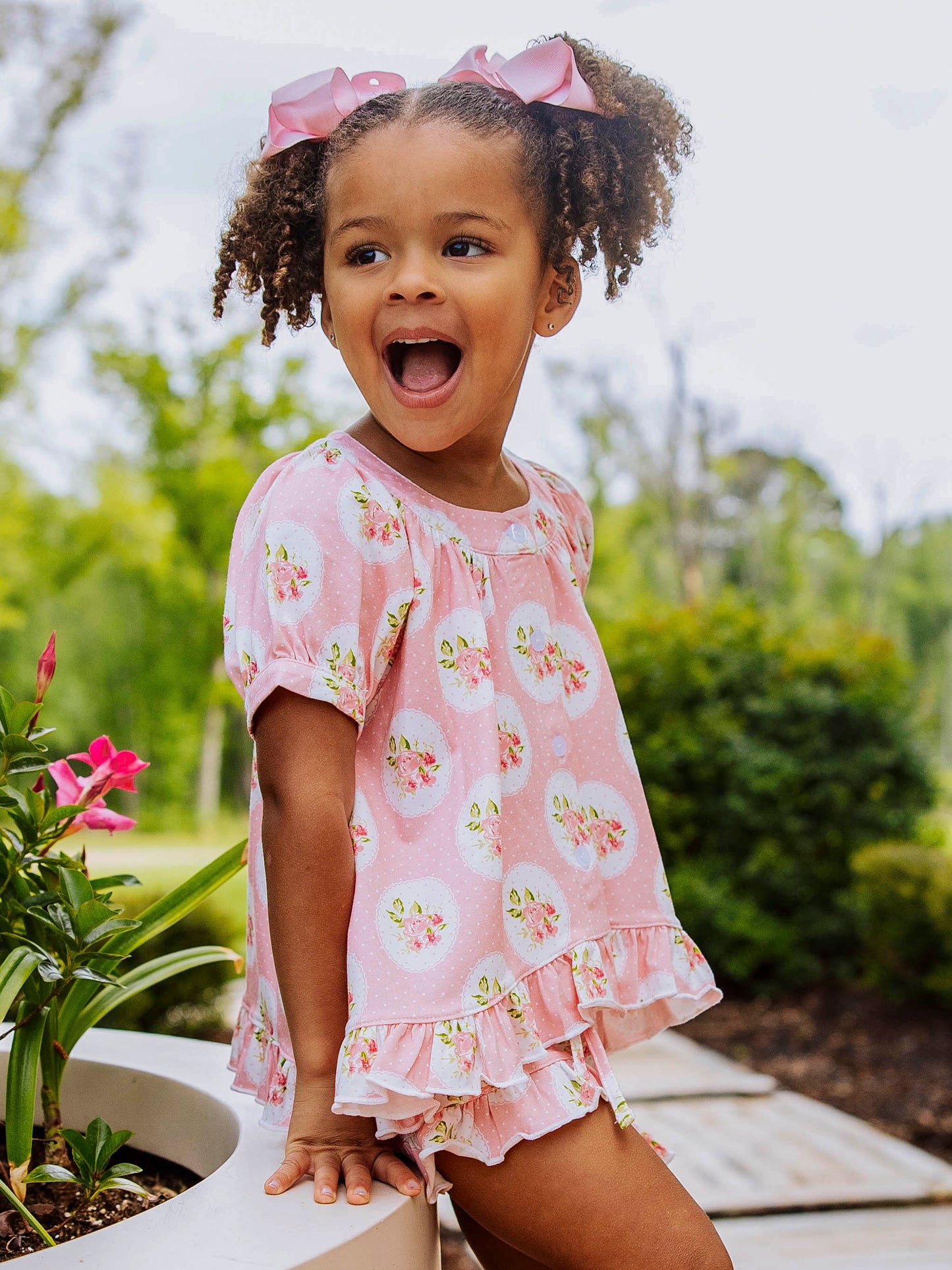 Flowy Ruffled Button Set - Kiwi Roses
