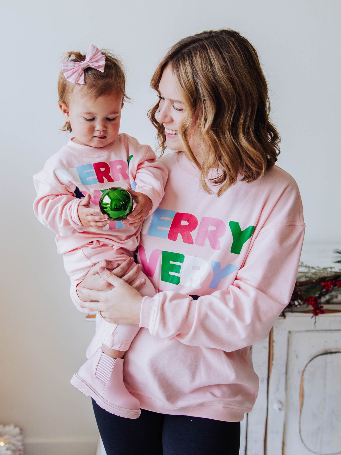 Women's Oversized Warm Knit Sweatshirt - Merry Everything on Pink