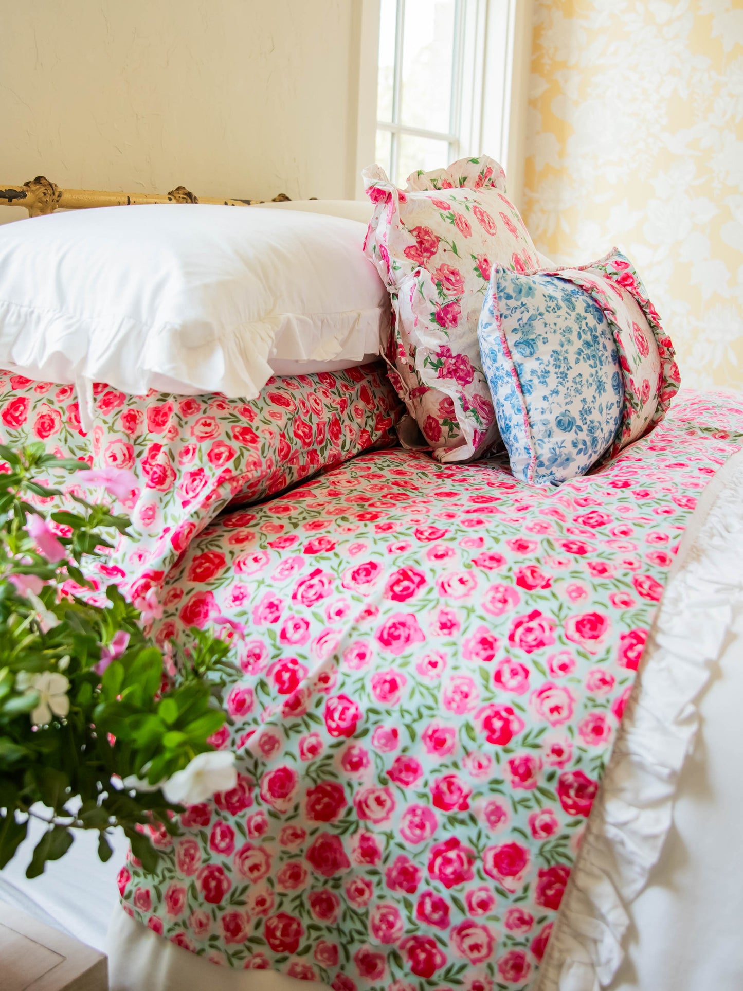 Sheet Set - Covered in Roses on Aqua