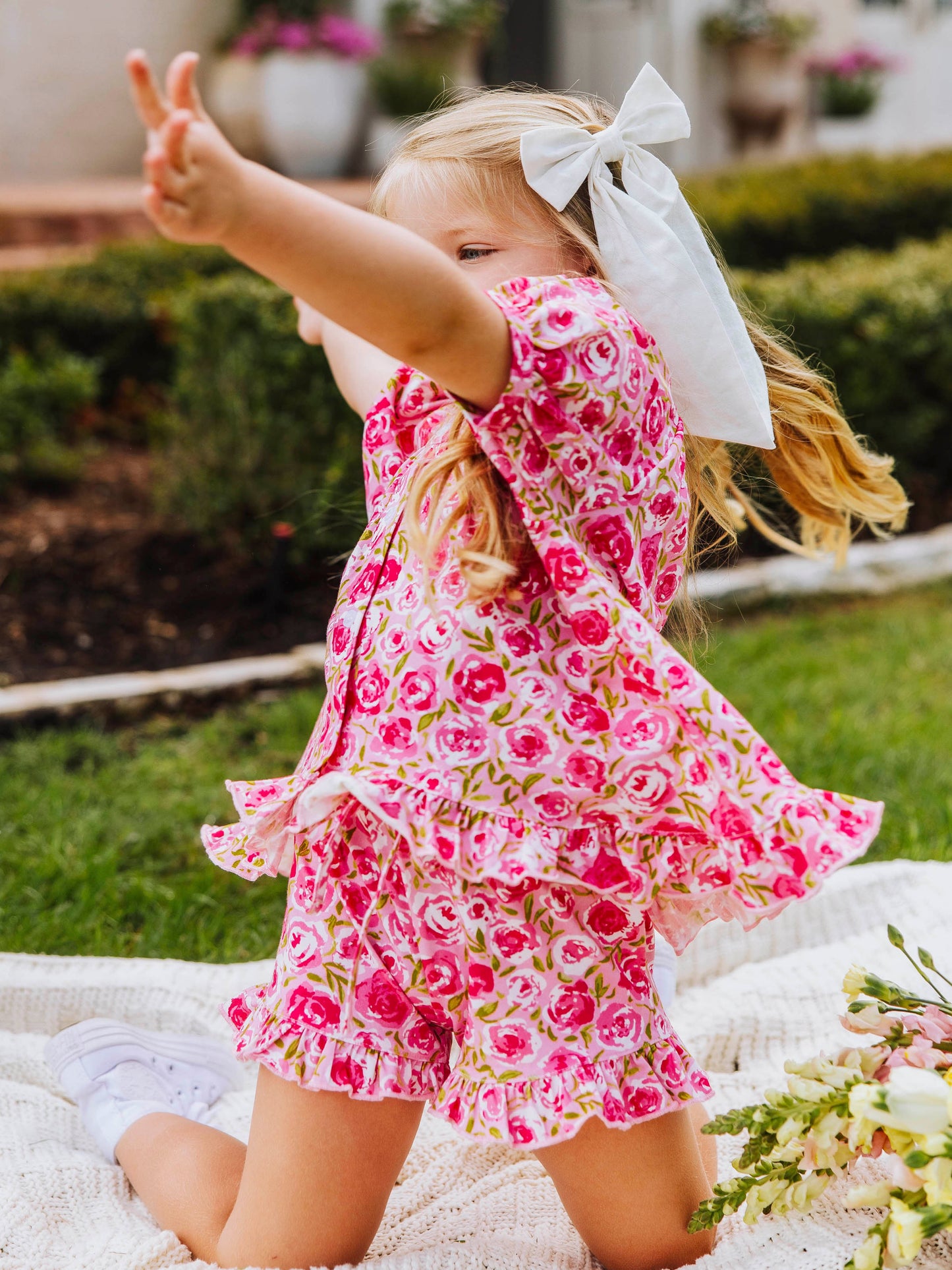 Flowy Ruffled Button Set - Covered in Roses