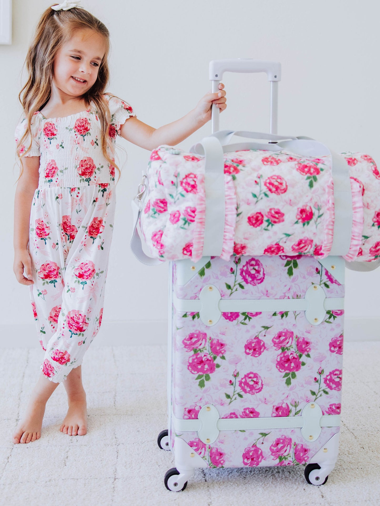 Lennon Traveling Luggage - Raspberry Roses