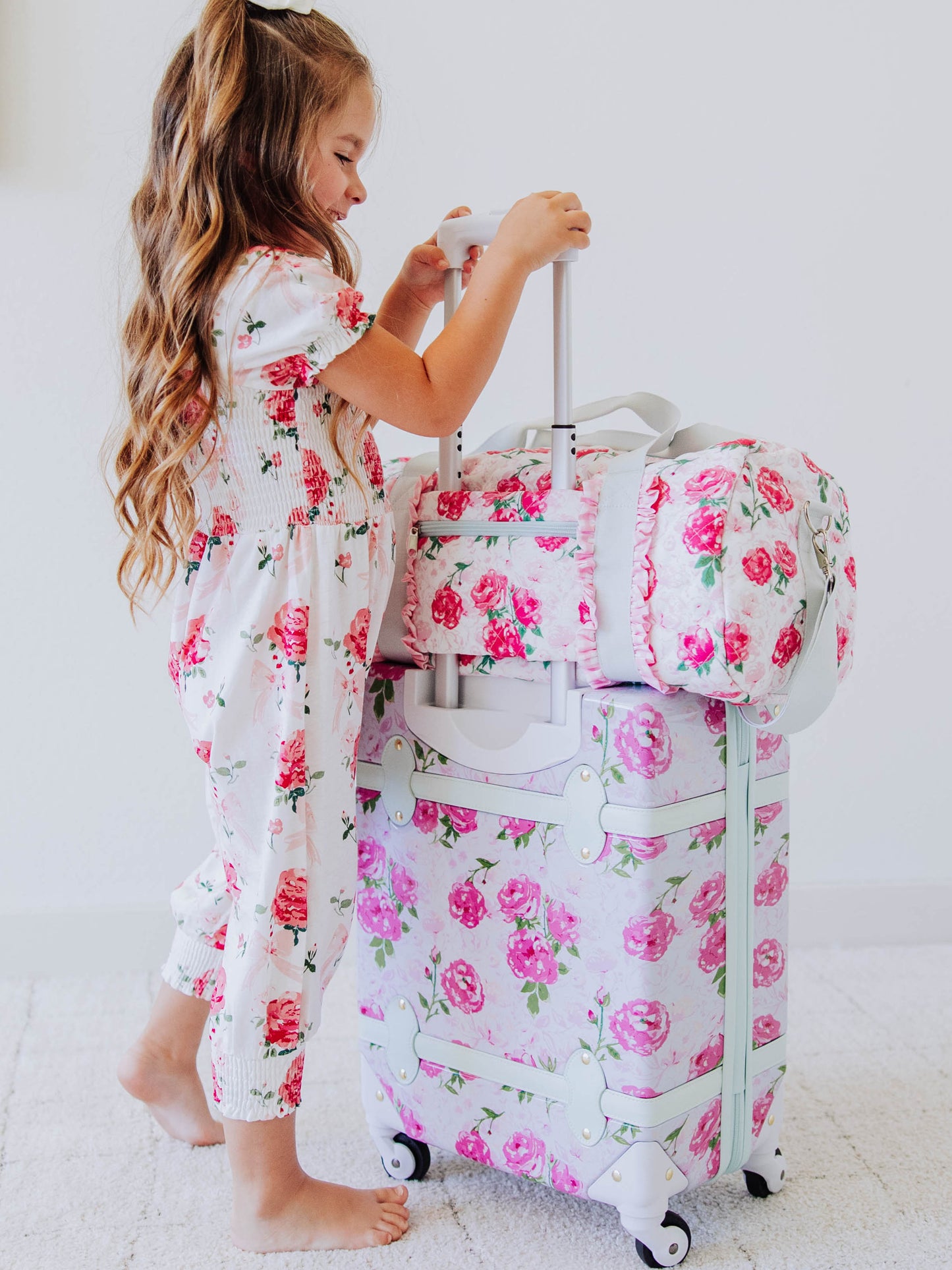 Lennon Traveling Luggage - Raspberry Roses