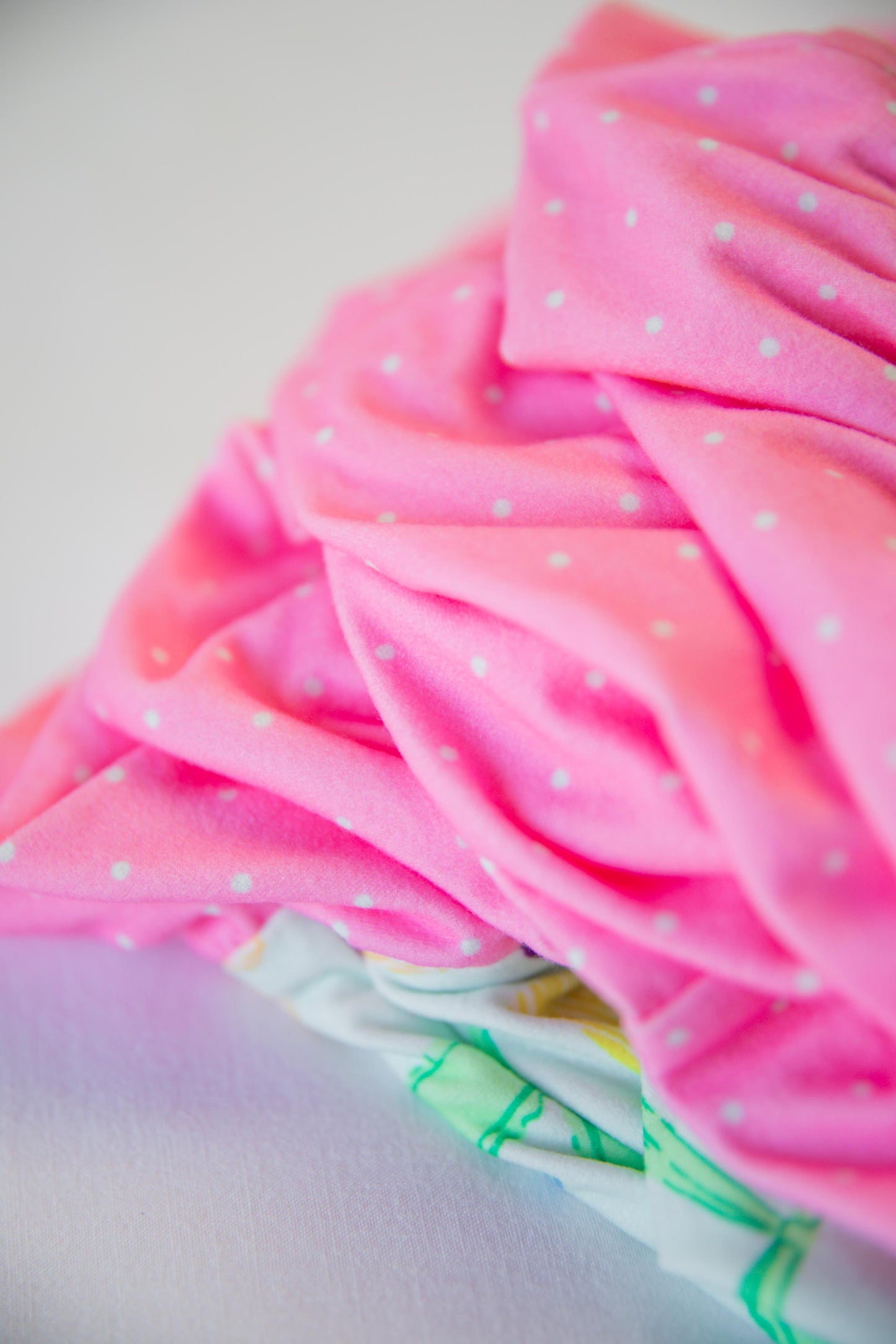 Dreamer Ruffled Blanket - Vibrant Bows