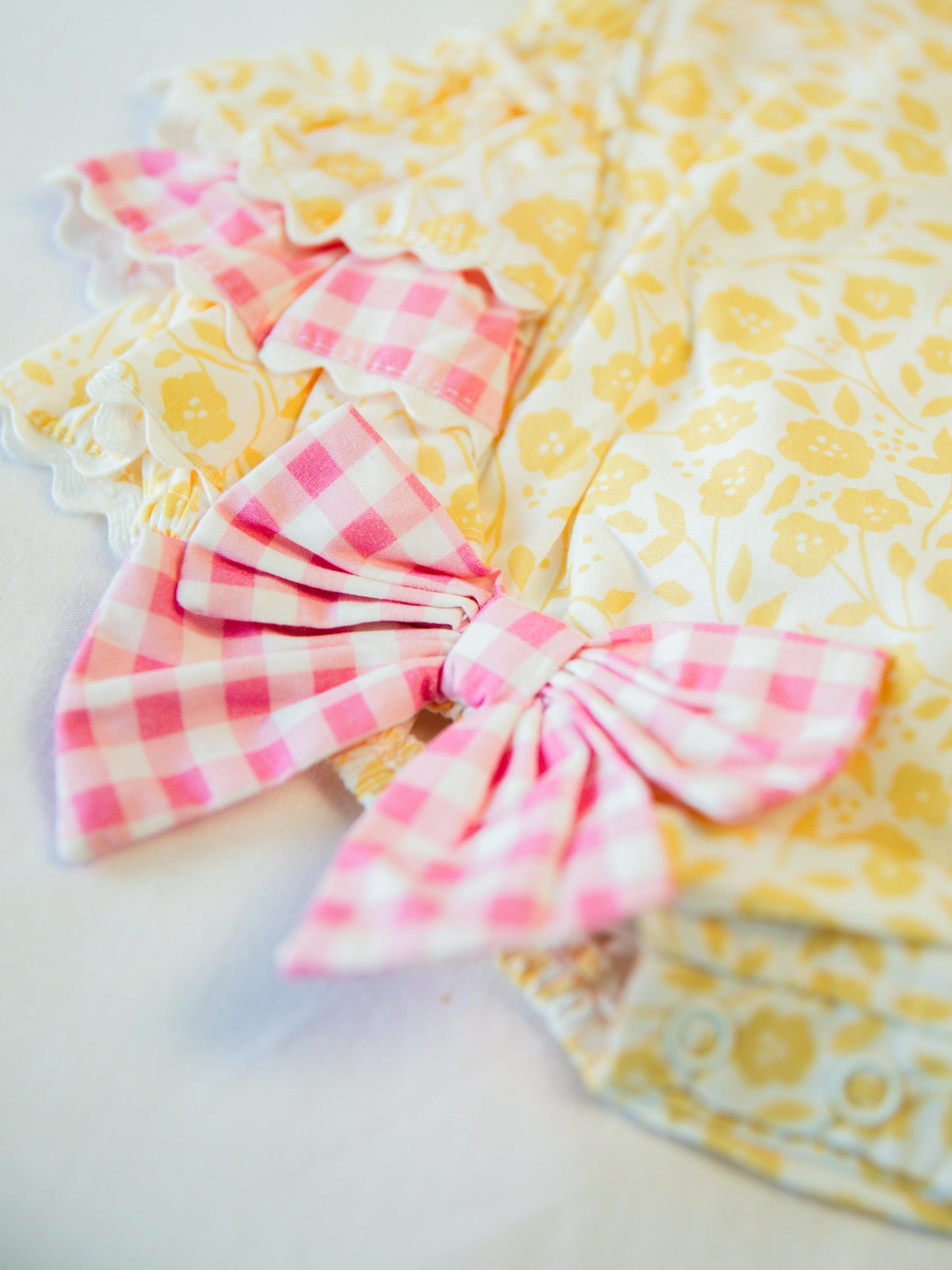 Vintage Bow Bubble - Lovely Yellow Petals