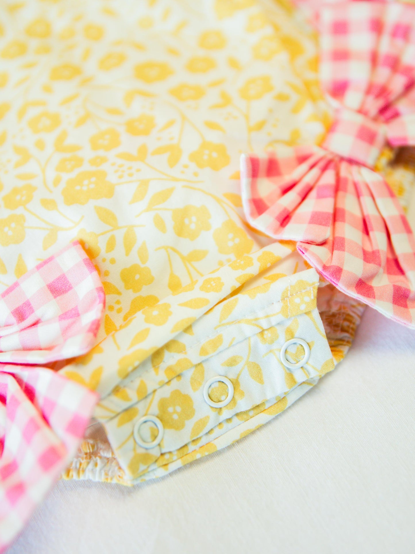 Vintage Bow Bubble - Lovely Yellow Petals