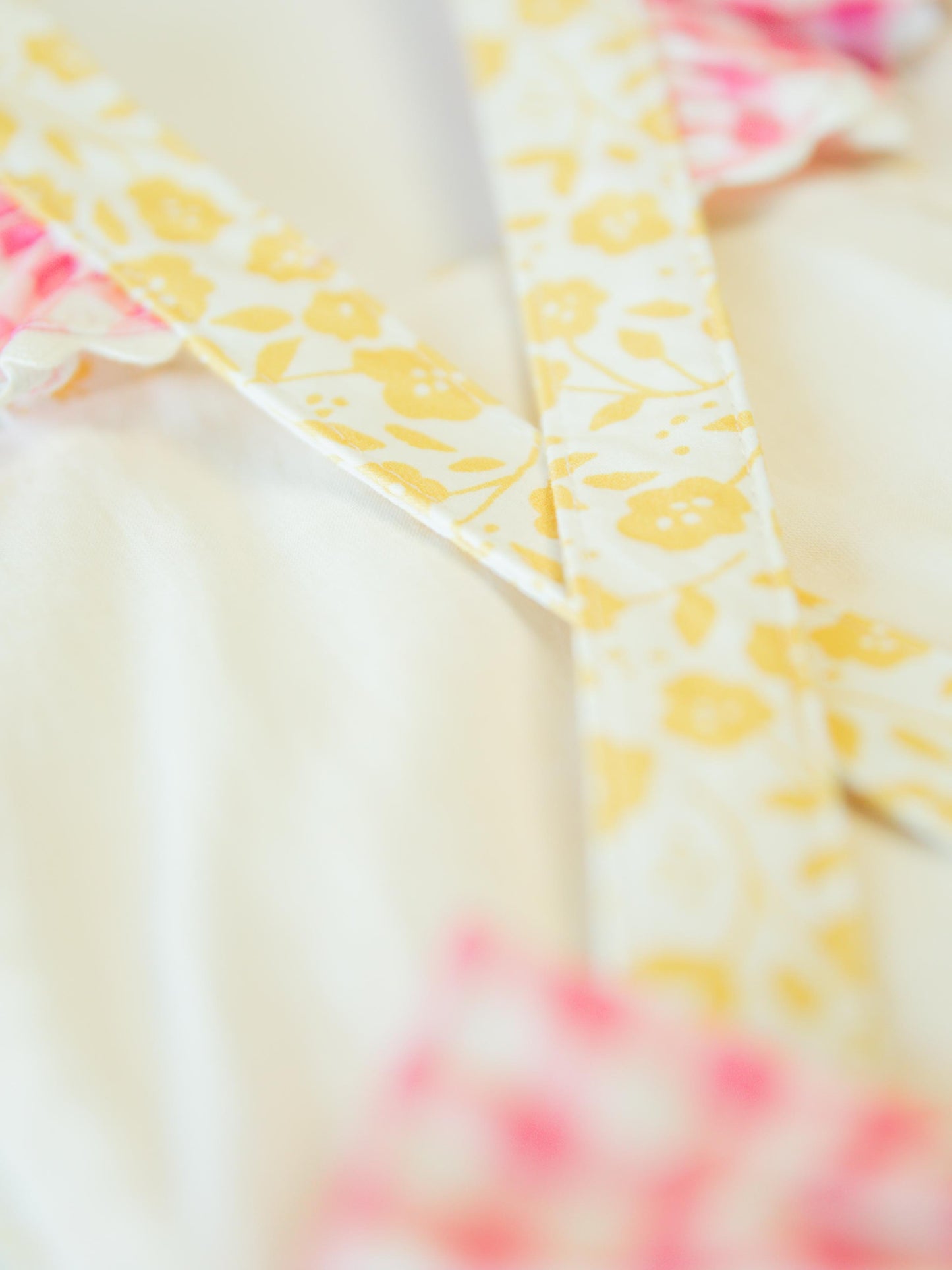 Vintage Bow Bubble - Lovely Yellow Petals