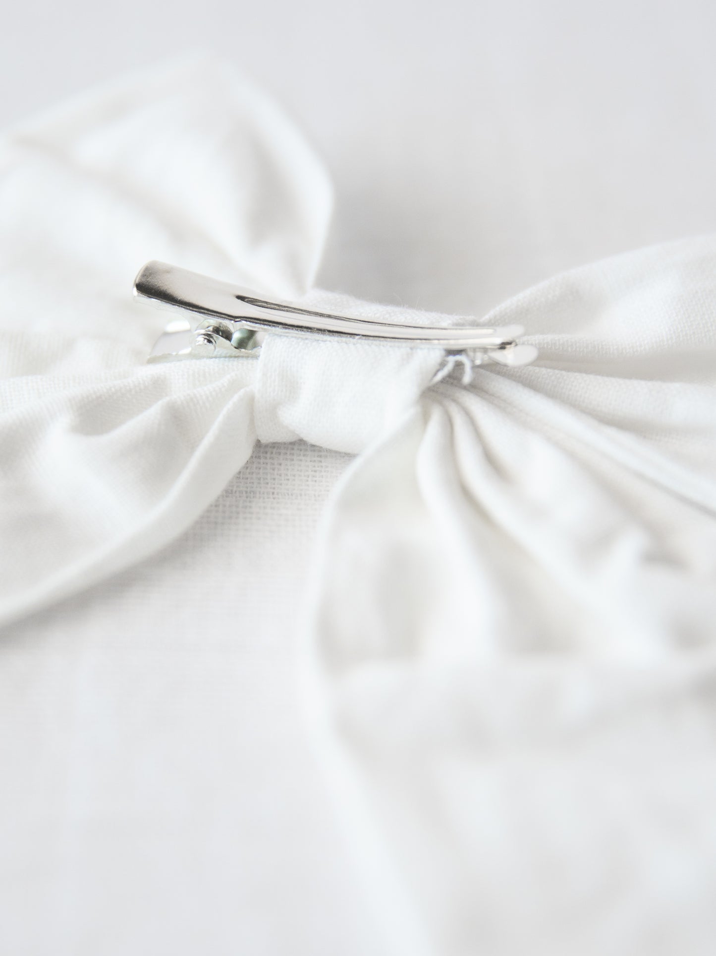 Small Long Tail Bow - White