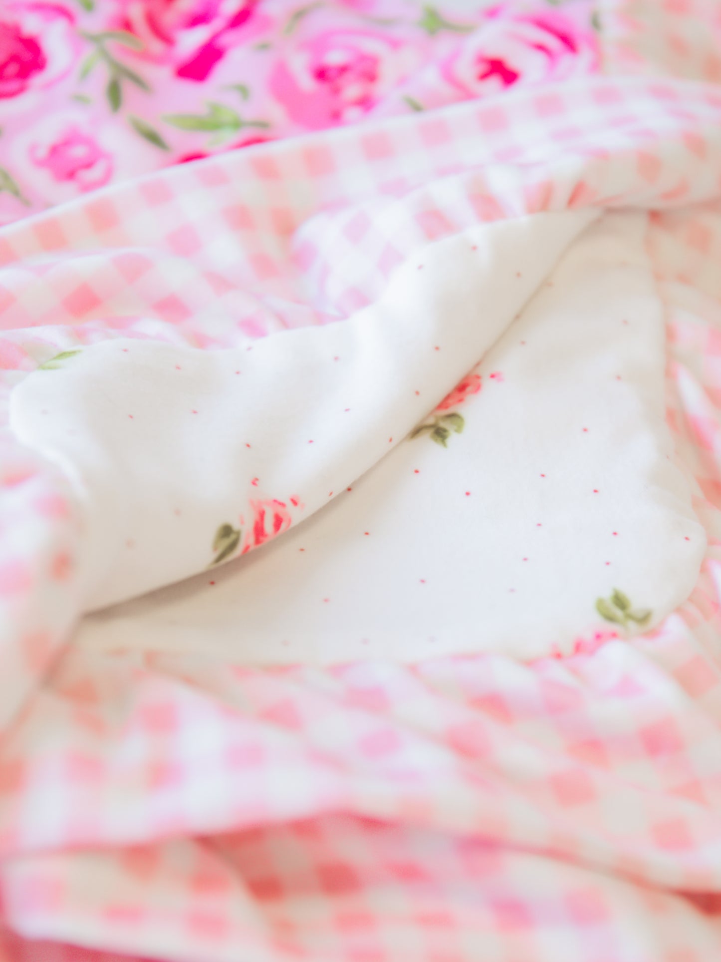 Dreamer Ruffled Blanket - Covered in Roses
