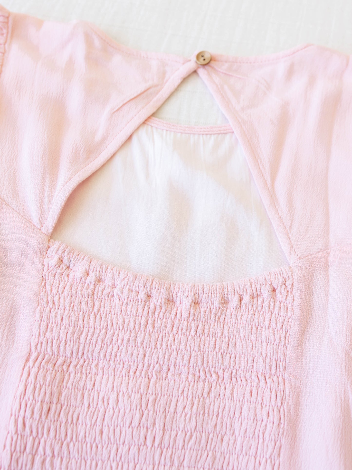 Closeup of the smocked and keyhole back